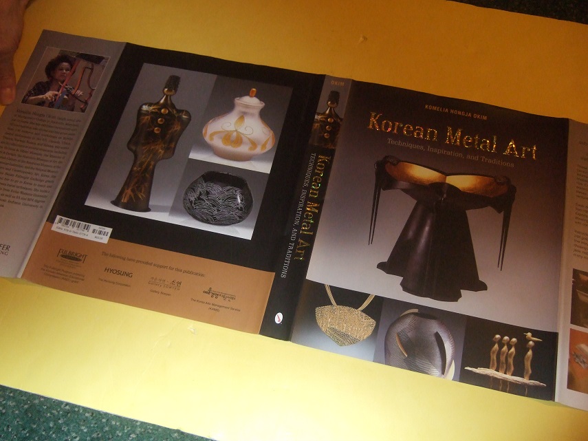 Image for Korean Metal Art Techniques, Inspiration & Traditions -by Komelia Hongja Okim (SIGNED) ( Metalwork / Korea )( Cold Joining, Inlay. Surface Fusing, Chasing and Repousse [Tachul], Lacquering and Mother-of-Pearl [Ottchil / Najeon Ottchi], Jade Carving, etc)